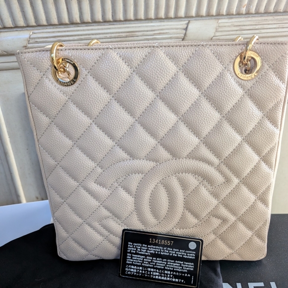 Authentic NWT chanel white tote bag - Picture 3 of 3